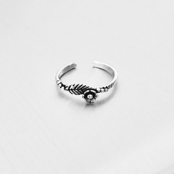 Sterling Silver Small Dainty Rose and Leaf Toe Ring, Flower Rings, Roses, Plant - Picture 4 of 10